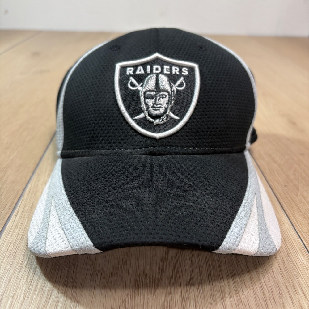 New Era Oakland Raiders 39THIRTY Hat Mens Med-Large Black Grey Stretch Fit Cap